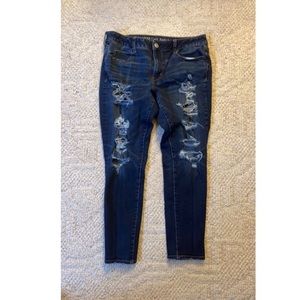 American Eagle Distressed jeans !!